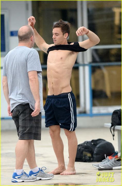 tom daley nudo|Tom Daley Bares His Thighs & Shows Off New Speedo in。